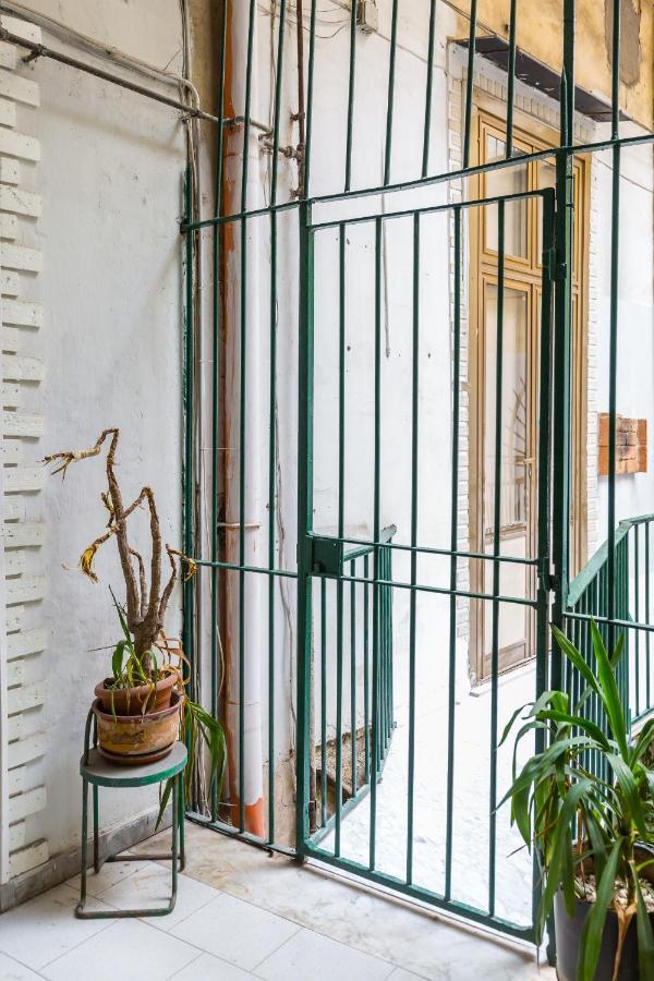 Art Apartment At Sanita By Wonderful Italy Наполи Екстериор снимка